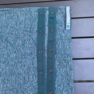 Lululemon vinyasa scarf; customizable snap scarf